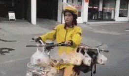 外卖员吃瓜视频搞笑版