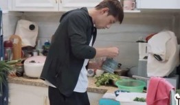 做家务的男人吃瓜视频在线观看,家务背后的温馨与感动