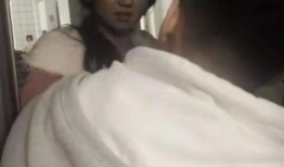 女子订婚现场吃瓜视频