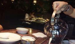 新疆奶茶店吃瓜原视频,欢乐氛围感染网友