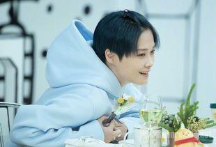 阿姨吃瓜李宇春视频,揭秘明星幕后趣闻